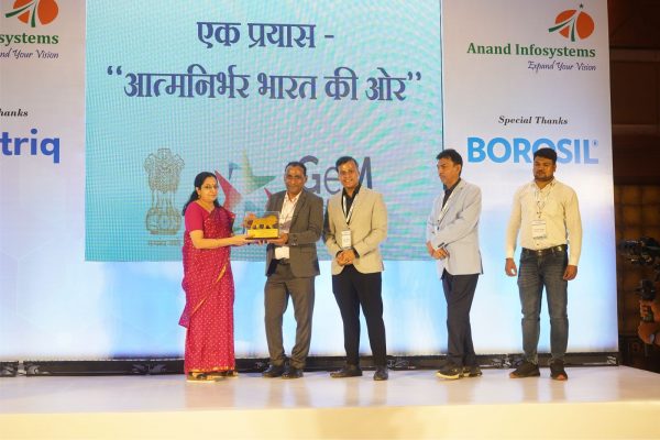 Mrs. Manju sharma (Add. CEO Gem) appreciating Voltriq for being a Make In India Brand