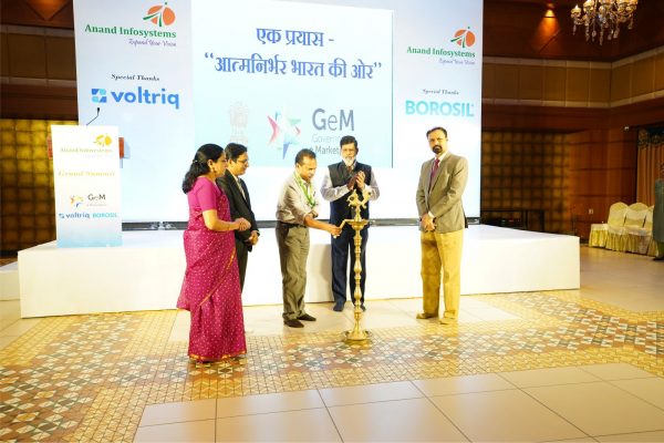 Chief guests lighting the lamp.